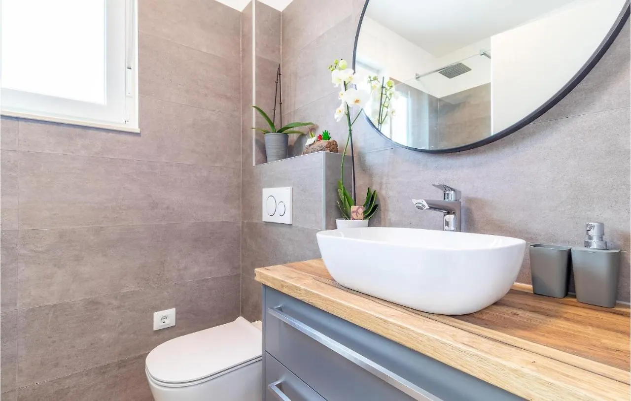 Gorgeous Home In Medulin With Wifi