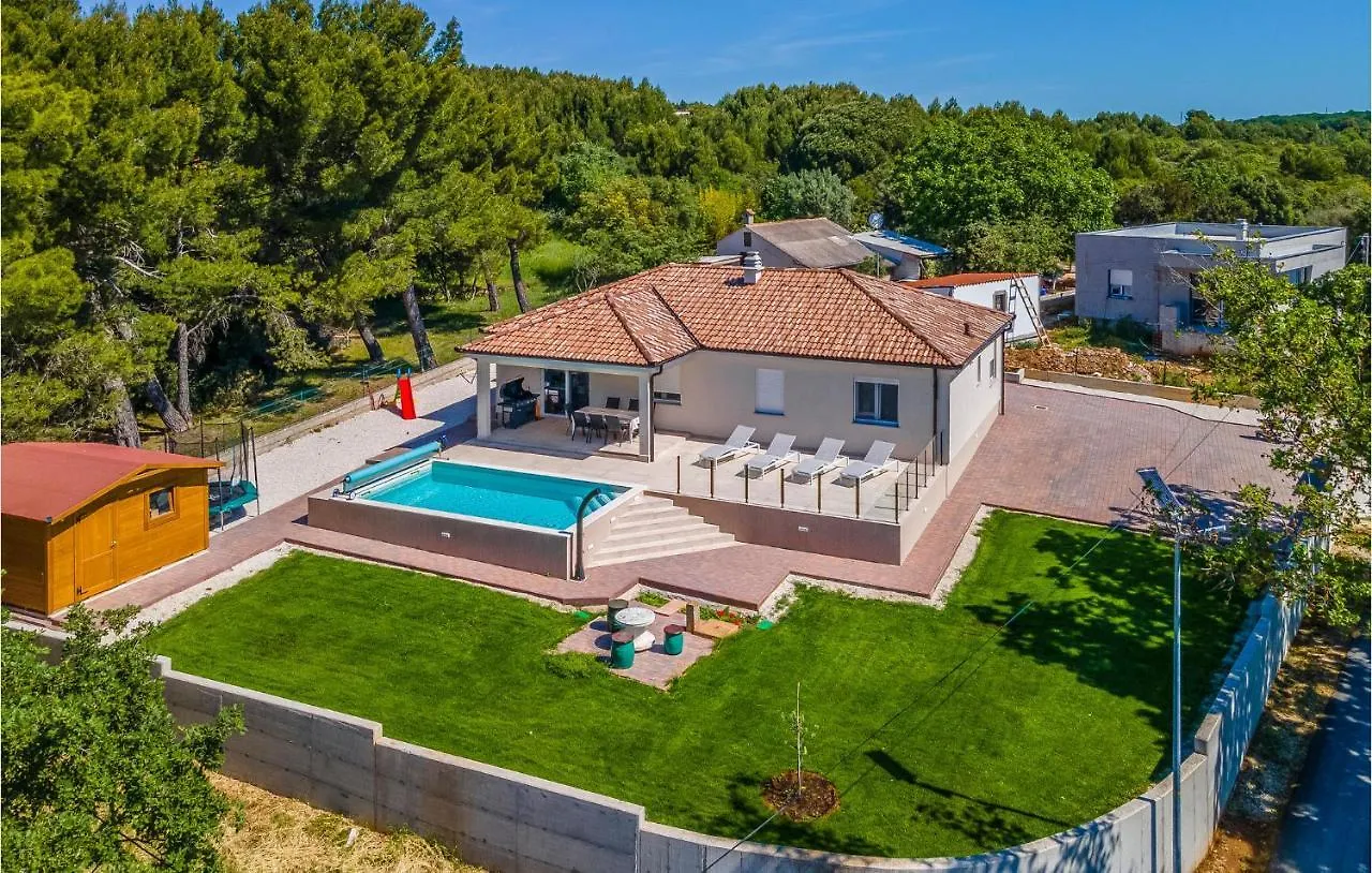 Gorgeous Home In Medulin With Wifi location
