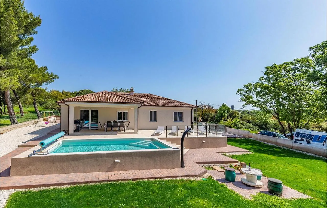 Gorgeous Home In Medulin With Wifi