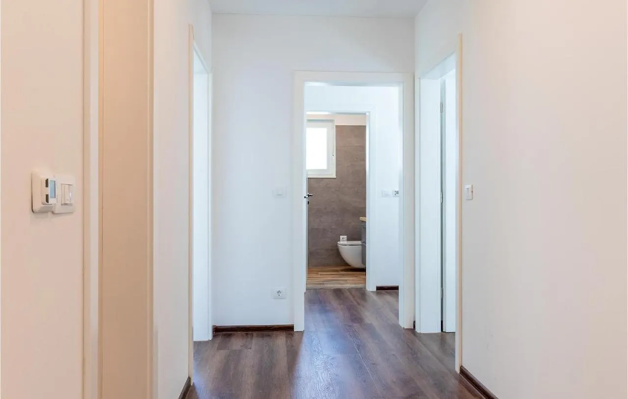 Gorgeous Home In Medulin With Wifi 0*,