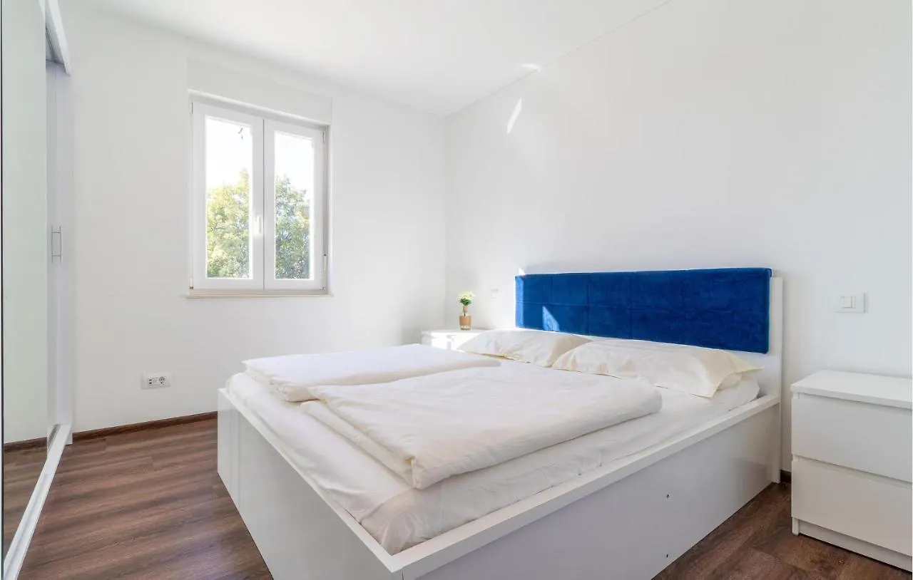 Gorgeous Home In Medulin With Wifi